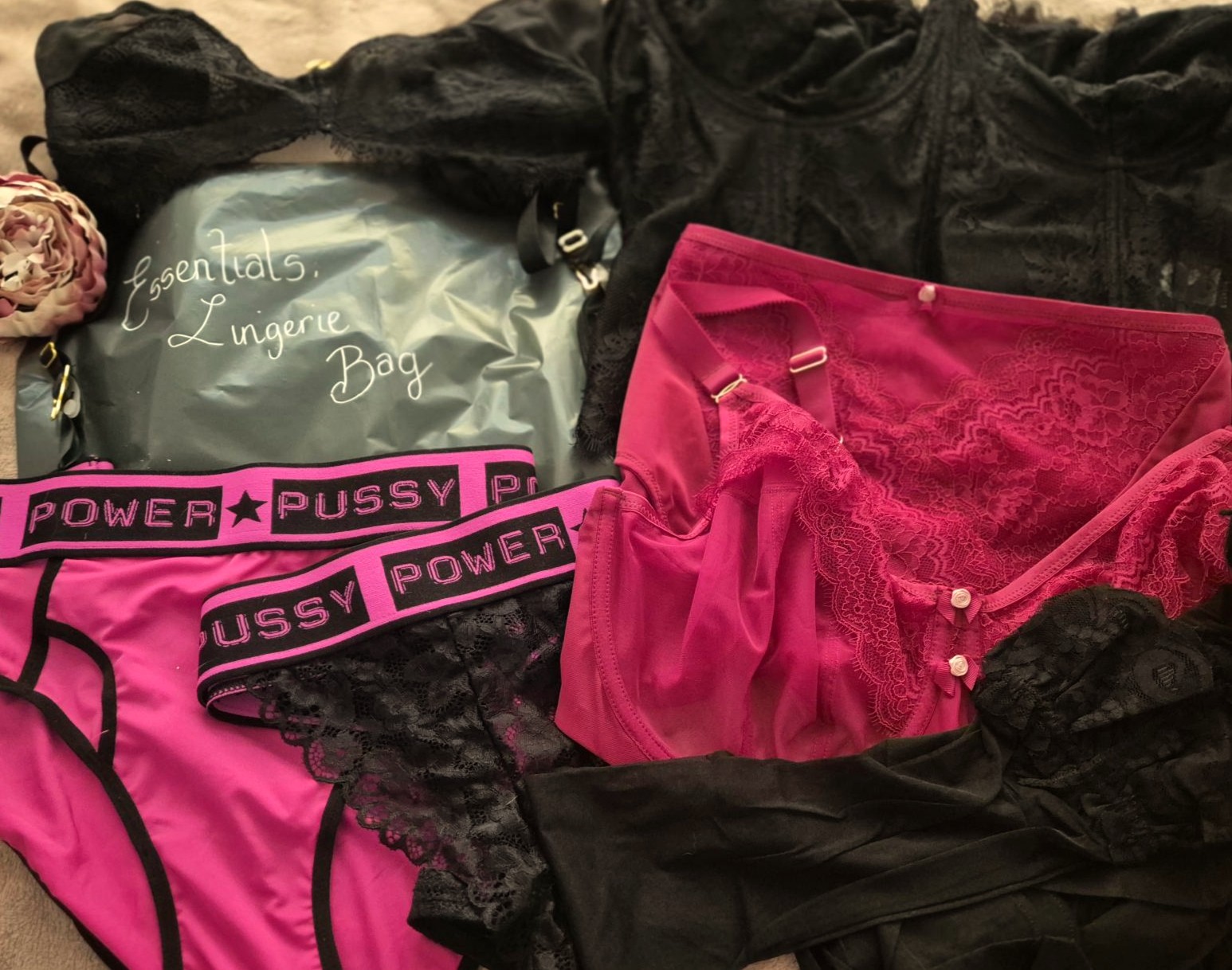 Essentials lingerie bag